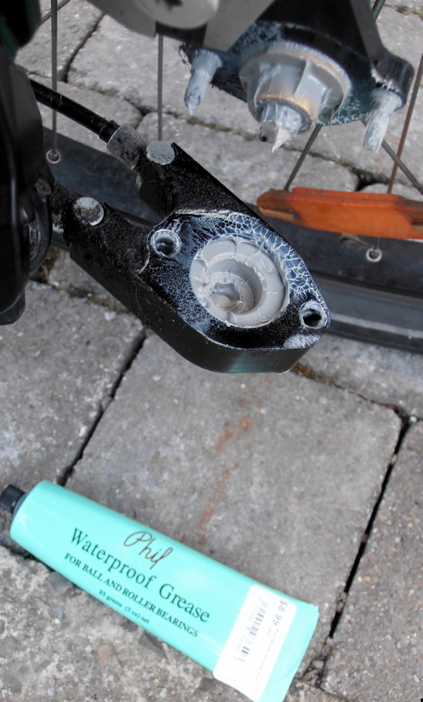 finish_line_white_teflon_good_after_1500km.jpg